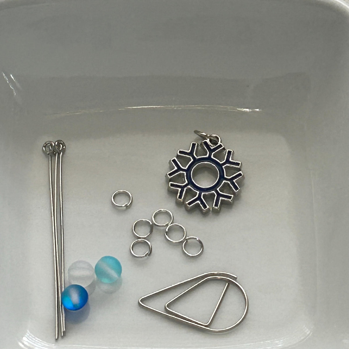 DIY Blue & Black Snowflake Charm Kit – Winter Planner Charms, Journal Decorations, Craft Supplies for Holiday, Customizable Snowflake Charms