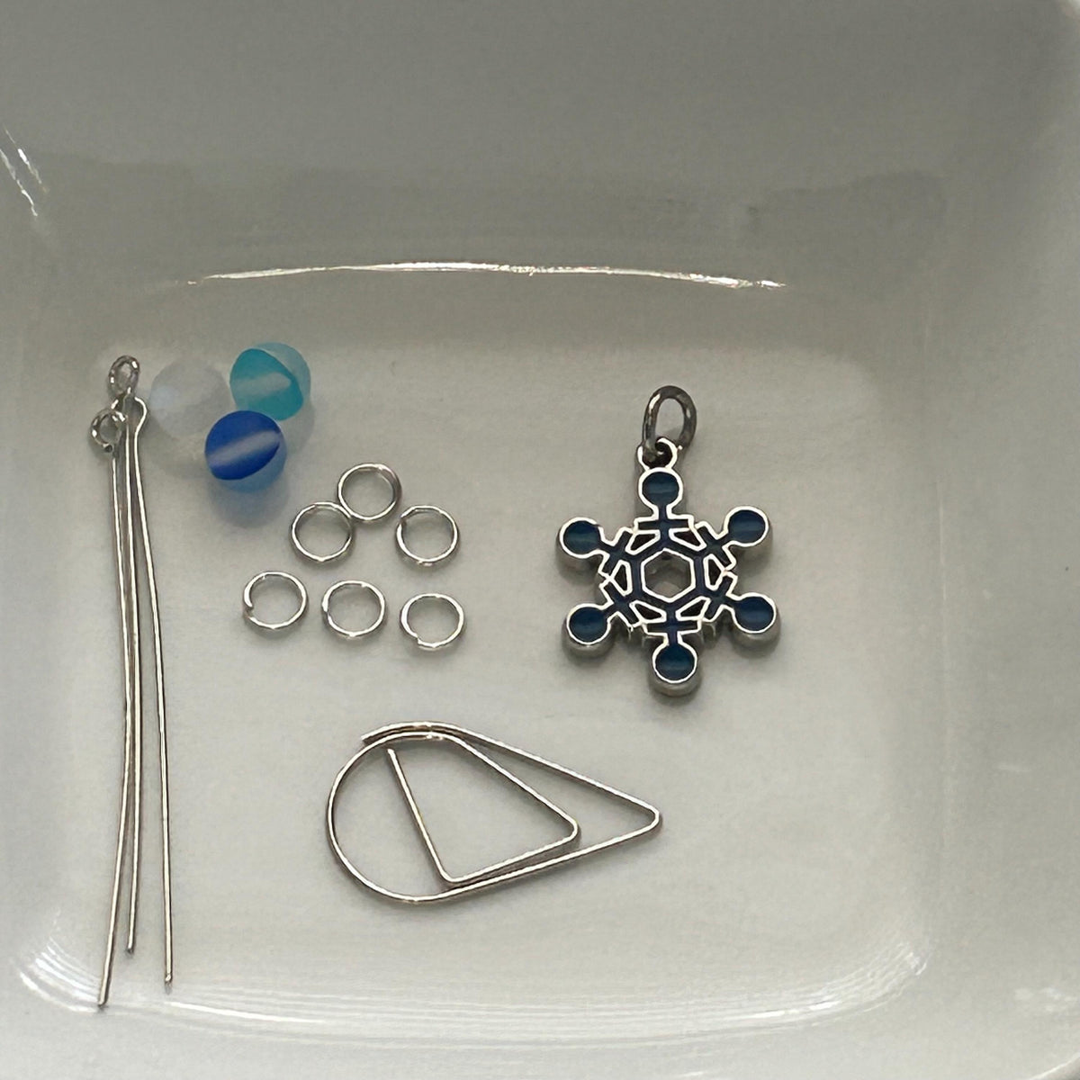 DIY Blue & Black Snowflake Charm Kit – Winter Planner Charms, Journal Decorations, Craft Supplies for Holiday, Customizable Snowflake Charms