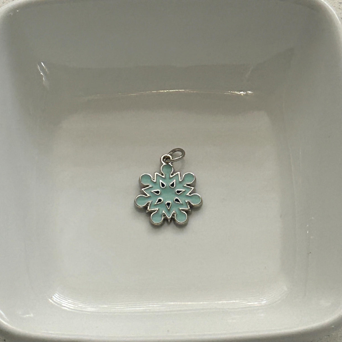 DIY Light Blue Snowflake Charm Kit – Winter Planner Charms, Journal Decorations, Craft Supplies for Holiday, Customizable Snowflake Charms