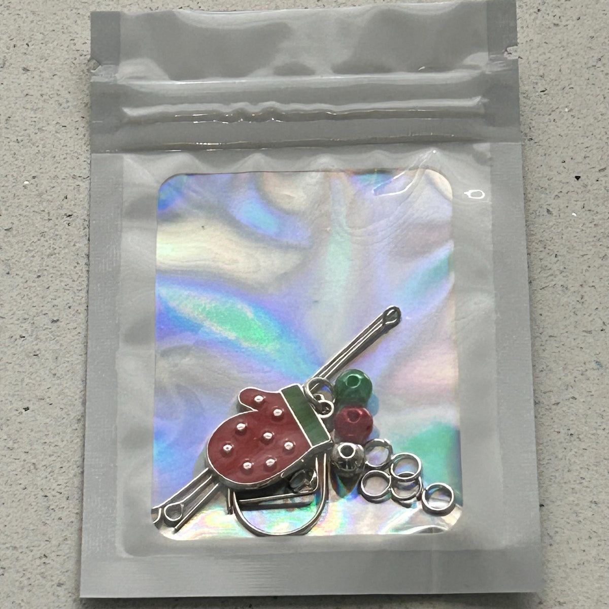 DIY Winter Mitten Charm Kit, Holiday Craft Kit, Festive Christmas Ornament, Easy DIY Winter Project, Handmade Pendant, Holiday Gift Idea