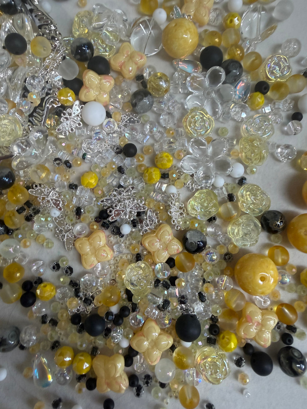 Honey Noir - Jewelry making and DIY crafts ( Bead soup mix)